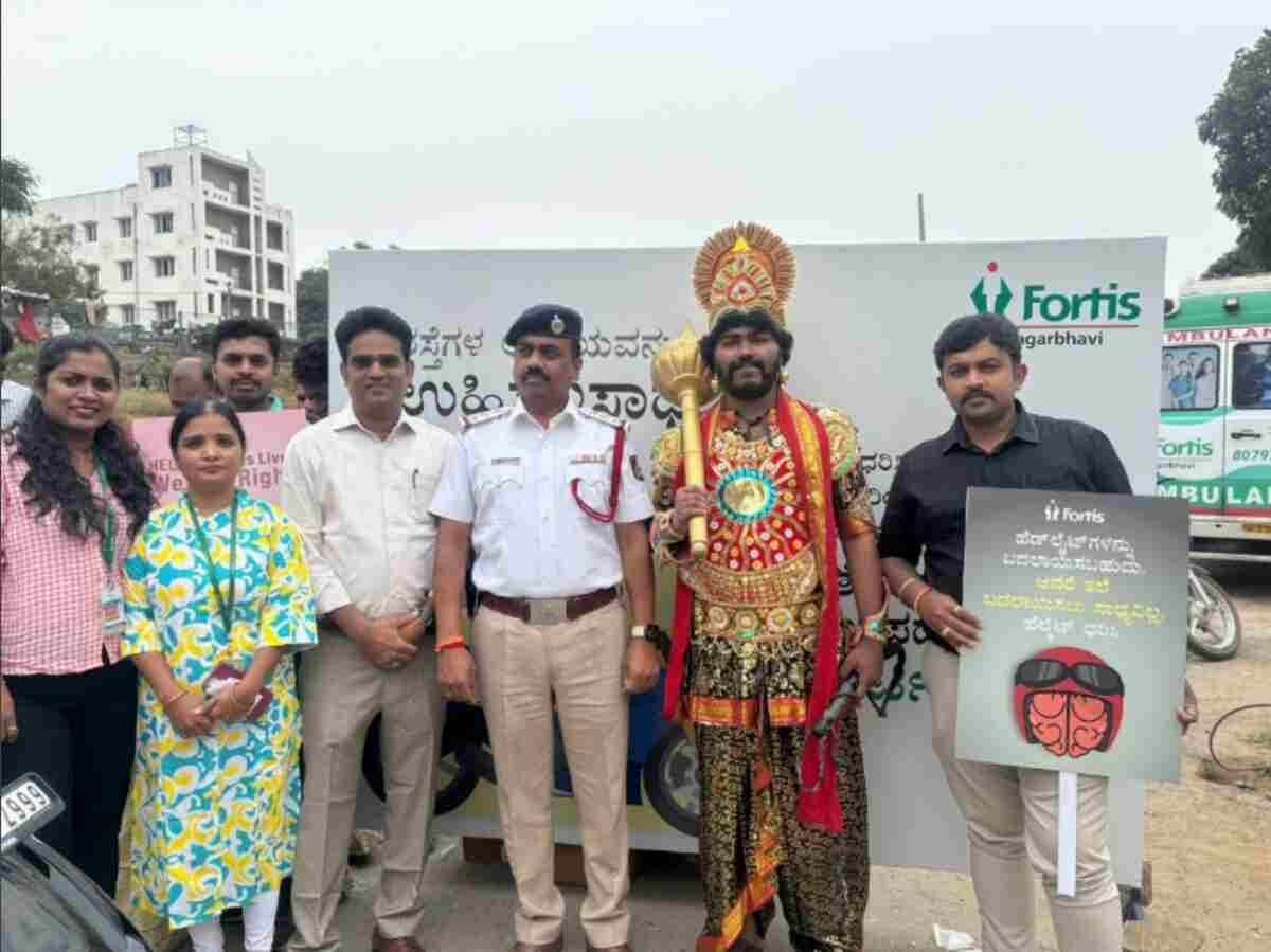 Fortis helmet safety drive, road safety campaign India, Fortis Healthcare initiative, traffic police partnership, helmet distribution India, Fortis Hai Na campaign,Fortis Hospital